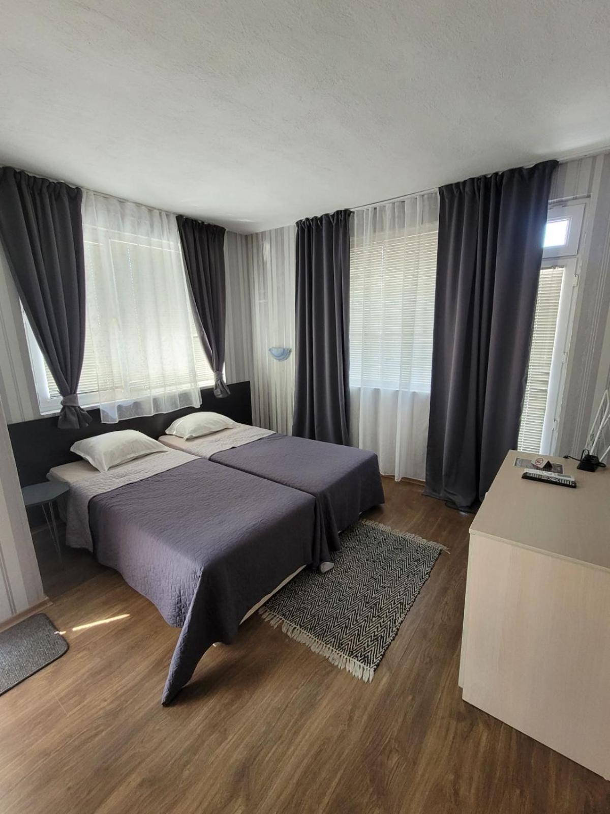 Guest House Taligarov Pomorie Exterior photo